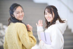 オリジナルパーカーで学祭を盛り上げよう！ロゴティーの魅力