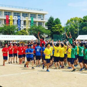 体育祭を彩る！クラスTシャツ作成のメリットとロゴティーの魅力